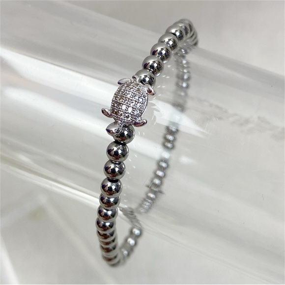 Nogu Tortuga | Silver | Crystal Sea Turtle Bracelet - Picture 3 of 5